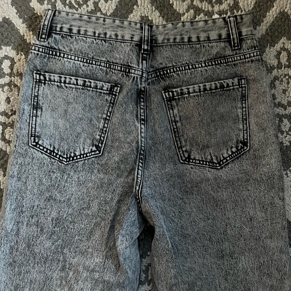 High Waist Ripped Raw Hem Cropped Jeans - Picture 7 of 12
